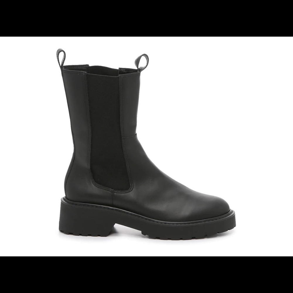 NWT Steve Madden Yairy Chelsea Boot